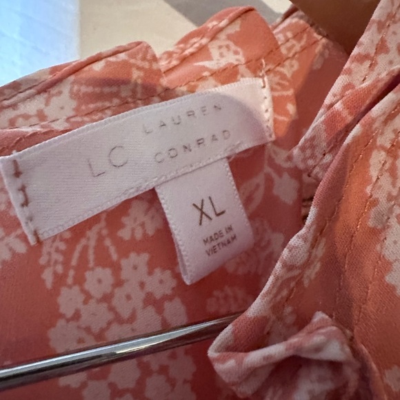 Stylish Women's Blouses Bundle. - Picture 2 of 8